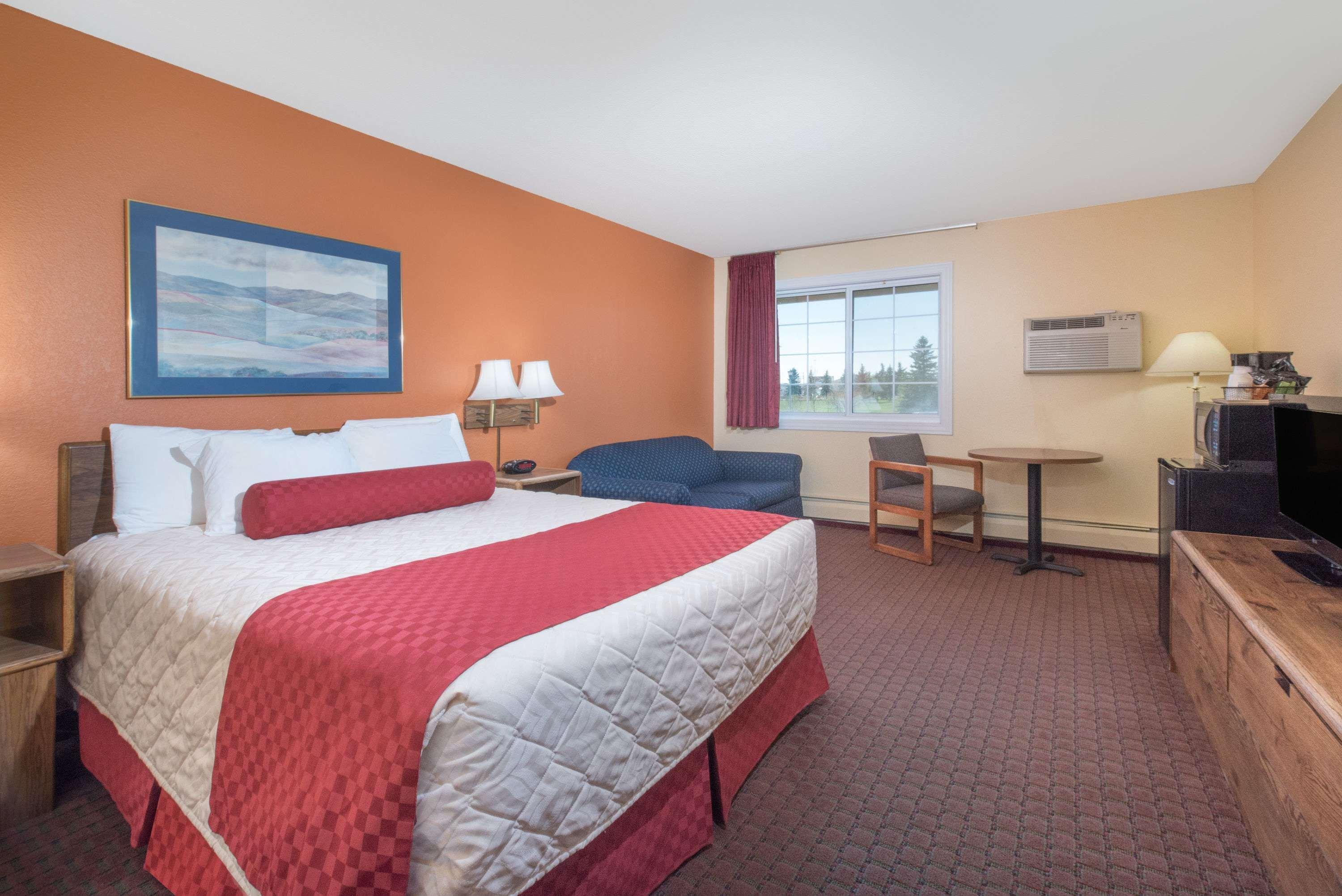 Days Inn By Wyndham Minot Dış mekan fotoğraf