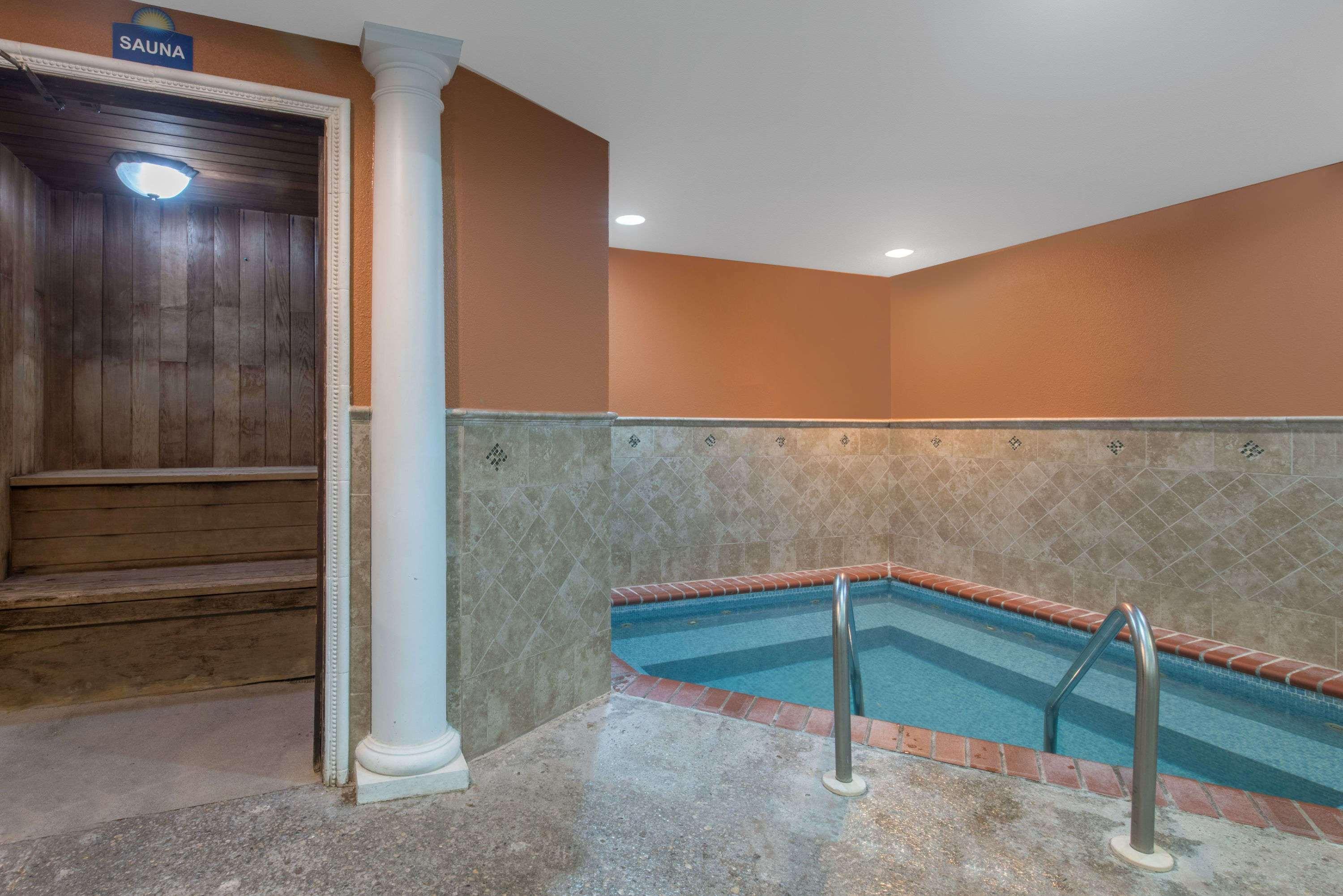 Days Inn By Wyndham Minot Dış mekan fotoğraf