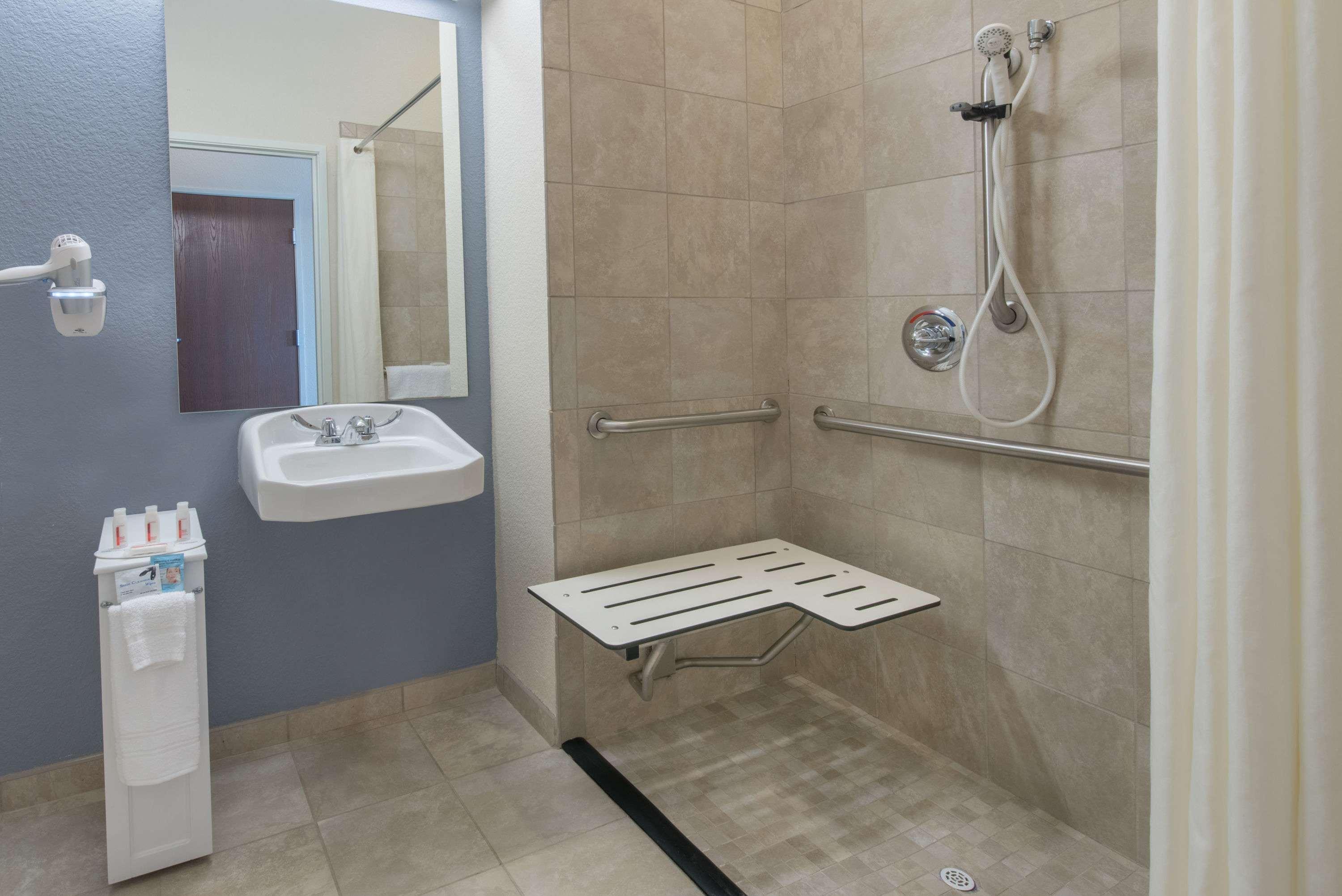 Days Inn By Wyndham Minot Dış mekan fotoğraf