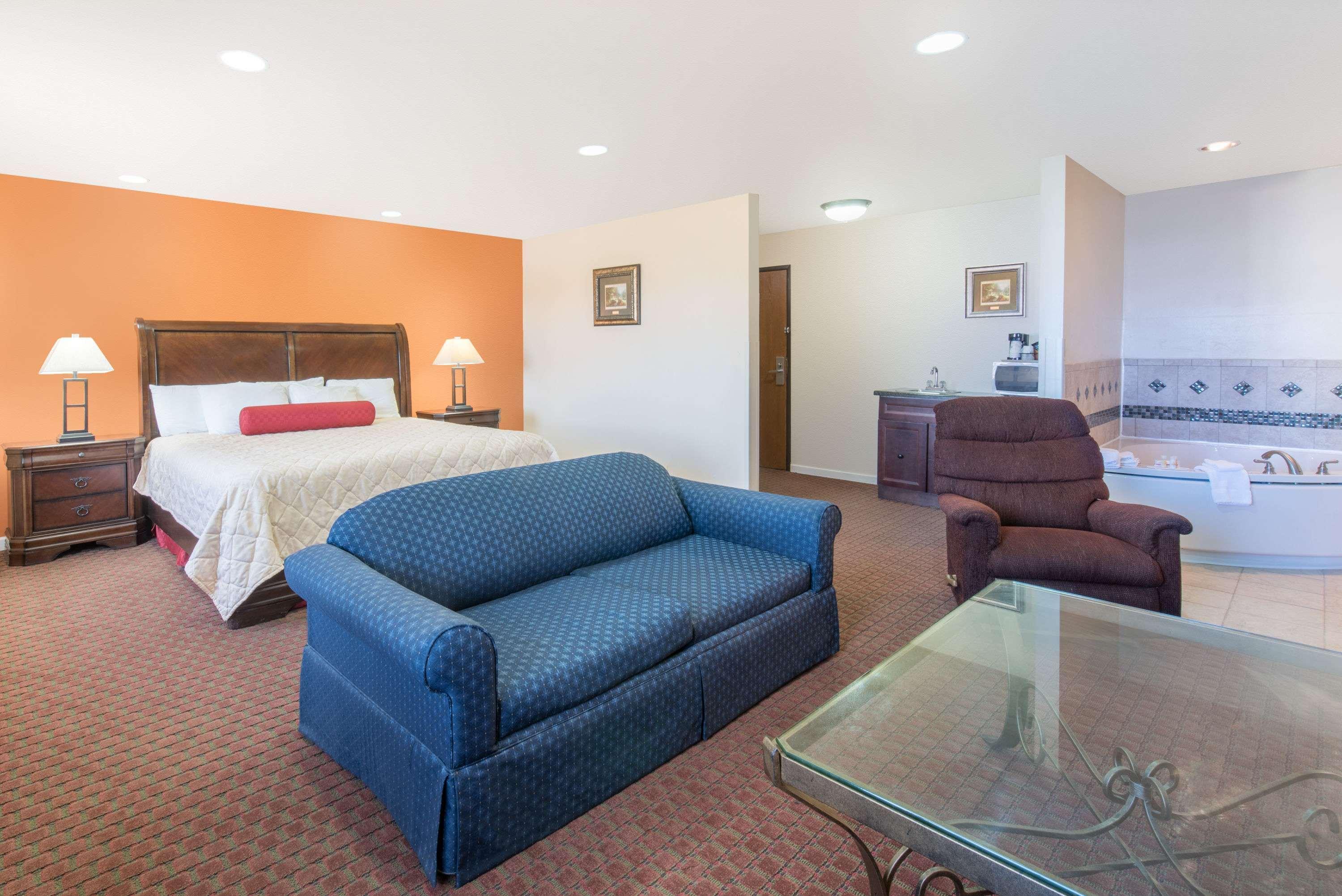 Days Inn By Wyndham Minot Dış mekan fotoğraf