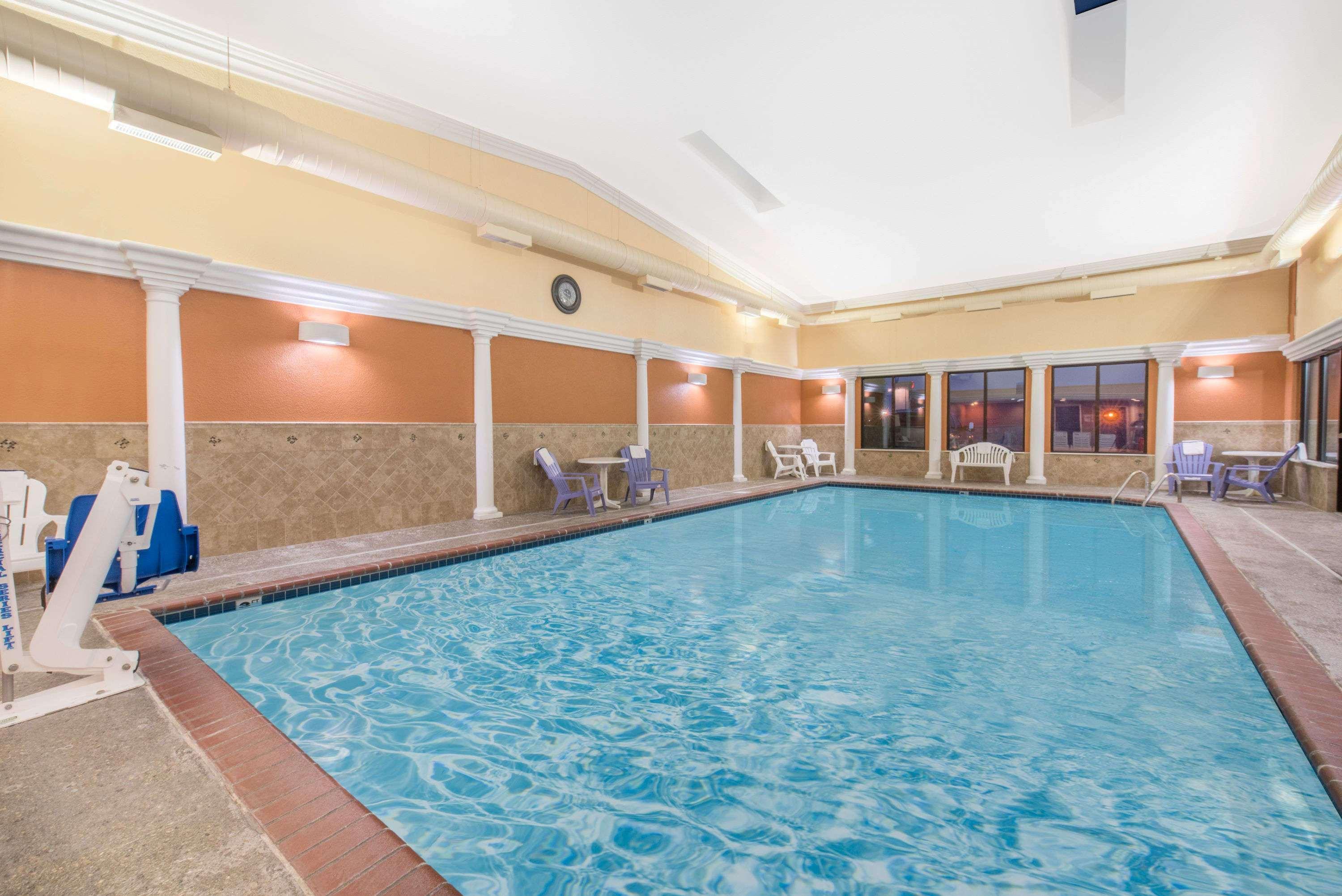Days Inn By Wyndham Minot Dış mekan fotoğraf