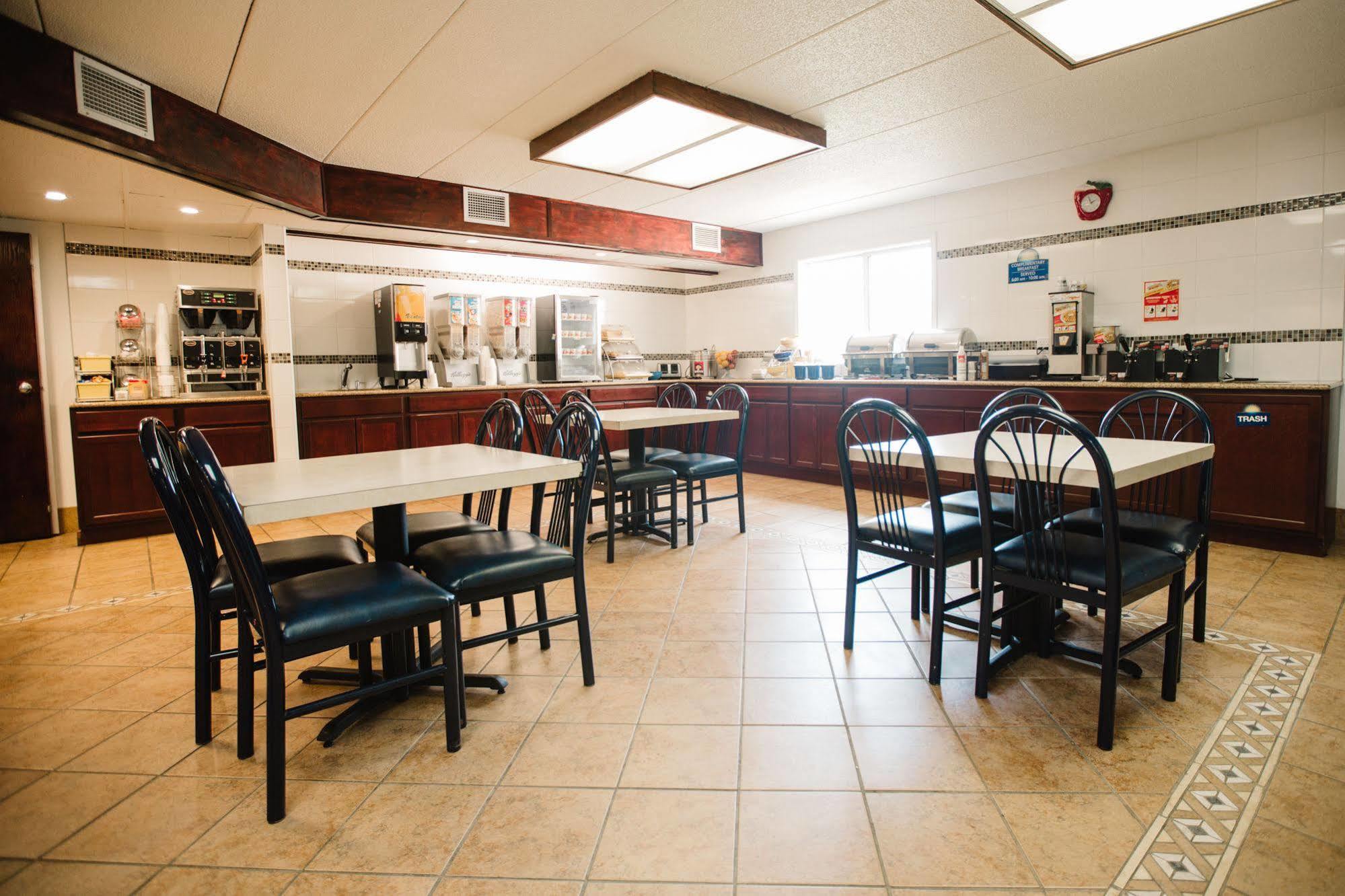 Days Inn By Wyndham Minot Dış mekan fotoğraf